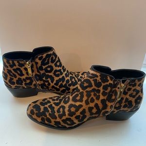 Sam Edelman boots. Fading on back right heel